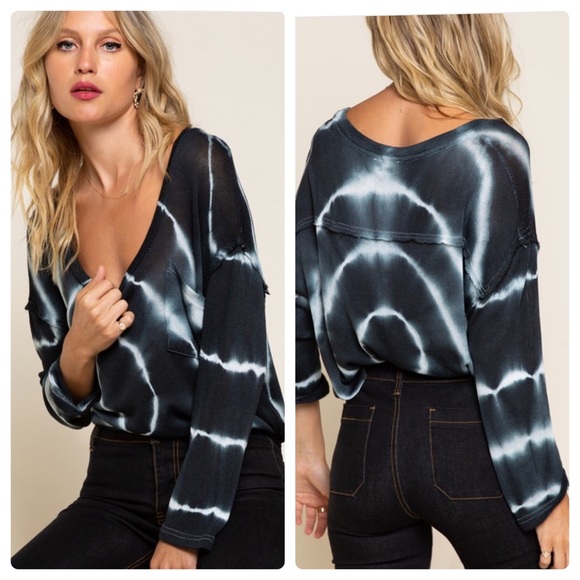 LAST3✨NAVY GALAXY SWIRL SWEATER - Picture 2 of 6